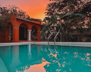 Casita Naranja in the Yellow City